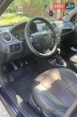 Хэтчбек Ford Fiesta 2007 в 