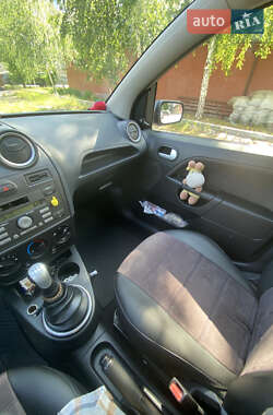 Хэтчбек Ford Fiesta 2007 в 