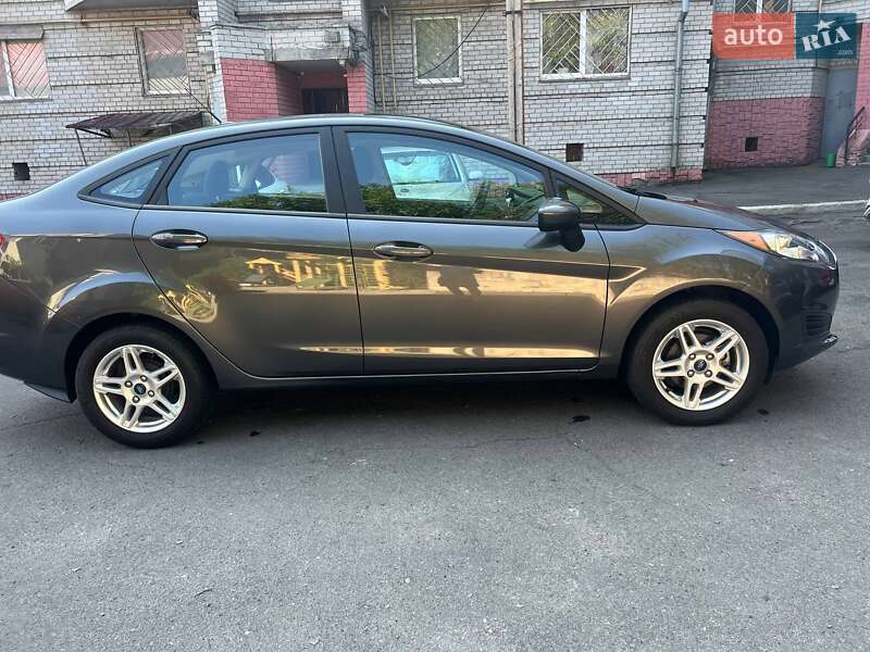 Седан Ford Fiesta 2019 в Днепре