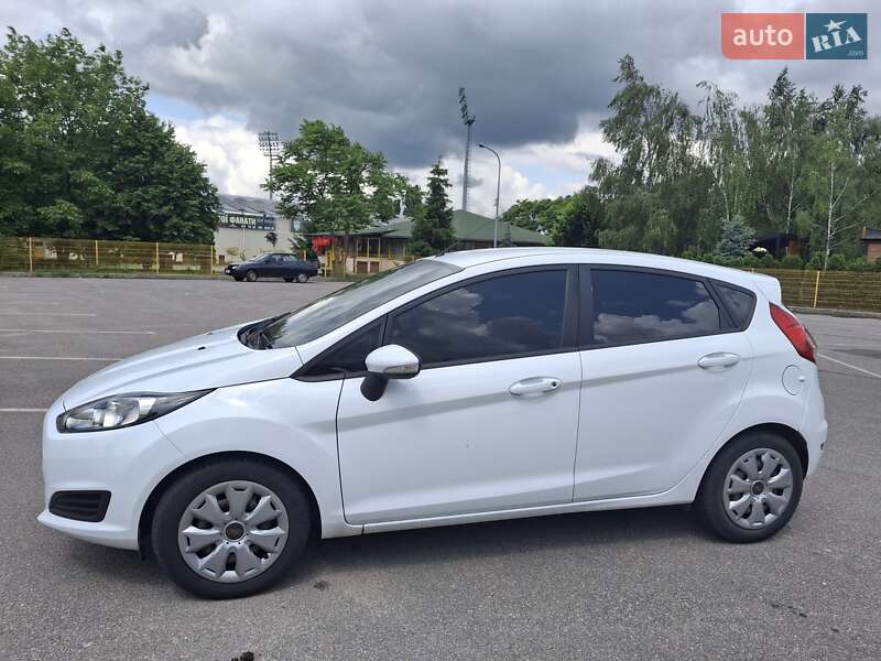 Хэтчбек Ford Fiesta 2013 в Александрие