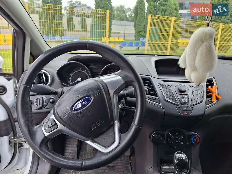 Хэтчбек Ford Fiesta 2013 в Александрие