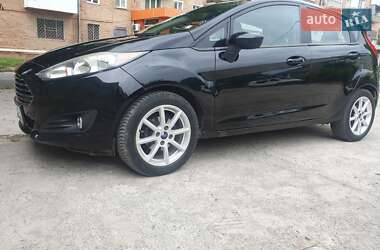 Хэтчбек Ford Fiesta 2016 в 