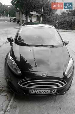 Хэтчбек Ford Fiesta 2016 в 