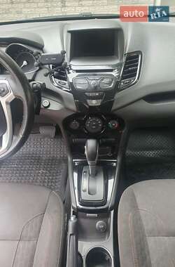 Хэтчбек Ford Fiesta 2016 в 