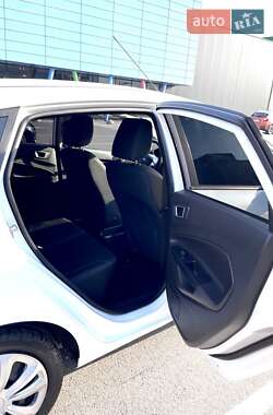 Хэтчбек Ford Fiesta 2016 в 