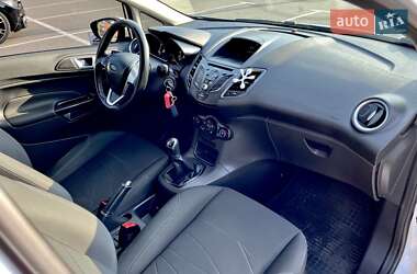 Хэтчбек Ford Fiesta 2016 в 