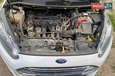 Хэтчбек Ford Fiesta 2016 в 