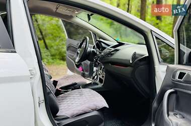Хэтчбек Ford Fiesta 2015 в 