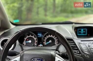 Хэтчбек Ford Fiesta 2015 в 