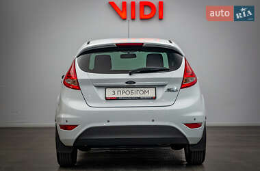 Хэтчбек Ford Fiesta 2011 в 