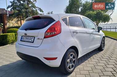 Хэтчбек Ford Fiesta 2011 в 