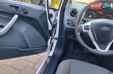 Хэтчбек Ford Fiesta 2011 в 