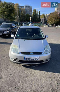 Хэтчбек Ford Fiesta 2005 в 