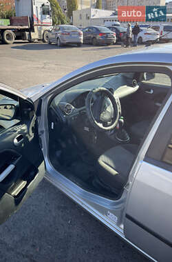 Хэтчбек Ford Fiesta 2005 в 