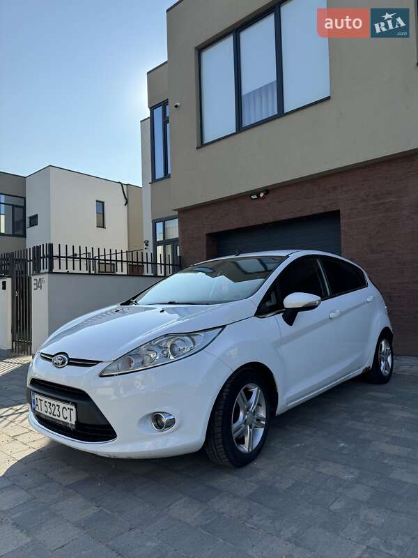 Седан Ford Fiesta 2012 в 