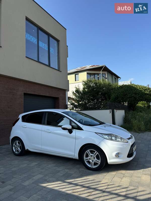 Седан Ford Fiesta 2012 в Ивано-Франковске