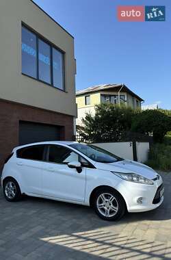 Седан Ford Fiesta 2012 в 