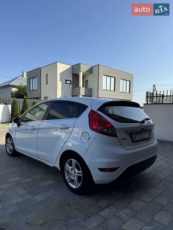 Седан Ford Fiesta 2012 в Ивано-Франковске