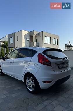 Седан Ford Fiesta 2012 в 