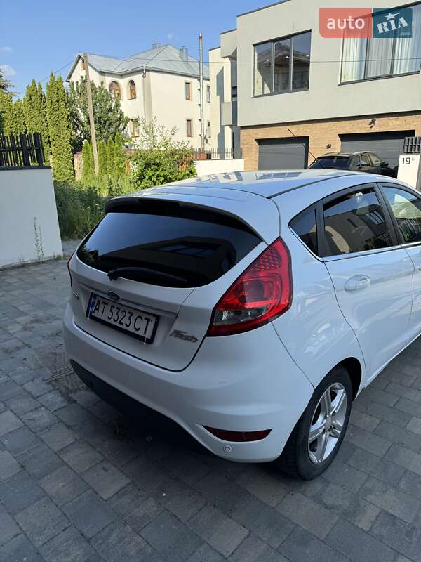 Седан Ford Fiesta 2012 в Ивано-Франковске