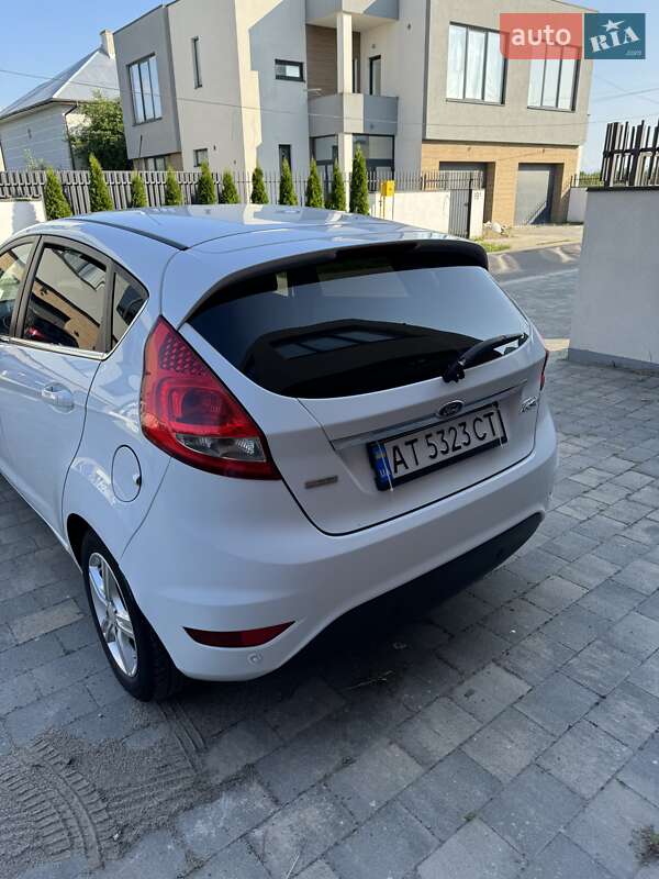 Седан Ford Fiesta 2012 в Ивано-Франковске