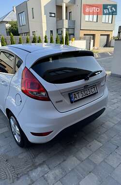 Седан Ford Fiesta 2012 в 