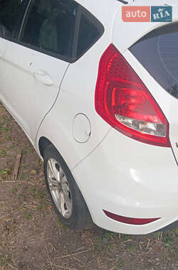 Седан Ford Fiesta 2012 в 