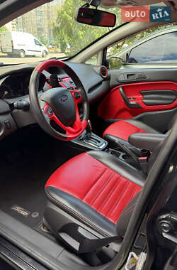 Хэтчбек Ford Fiesta 2012 в 