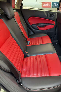 Хэтчбек Ford Fiesta 2012 в 