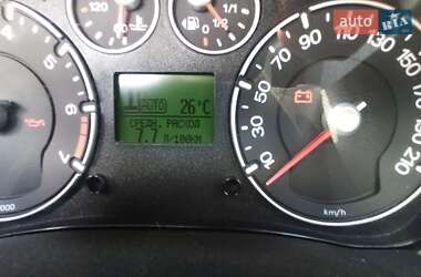 Хэтчбек Ford Fiesta 2006 в 