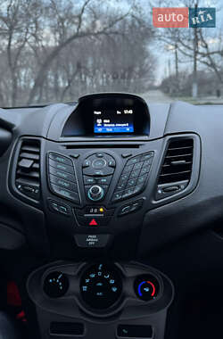 Хэтчбек Ford Fiesta 2018 в 