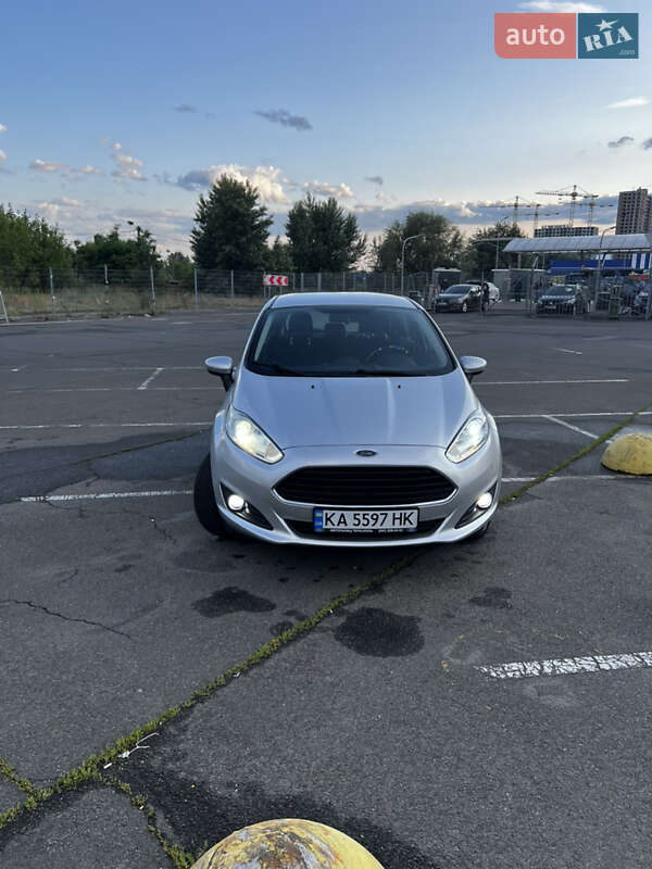 Хетчбек Ford Fiesta 2017 в Києві