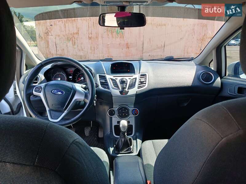 Хэтчбек Ford Fiesta 2012 в Киеве