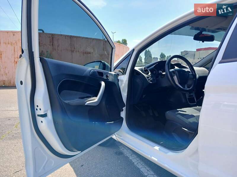 Хэтчбек Ford Fiesta 2012 в Киеве