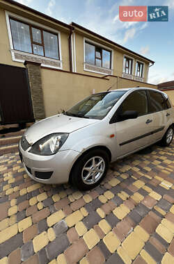 Хетчбек Ford Fiesta 2008 в Святопетрівське