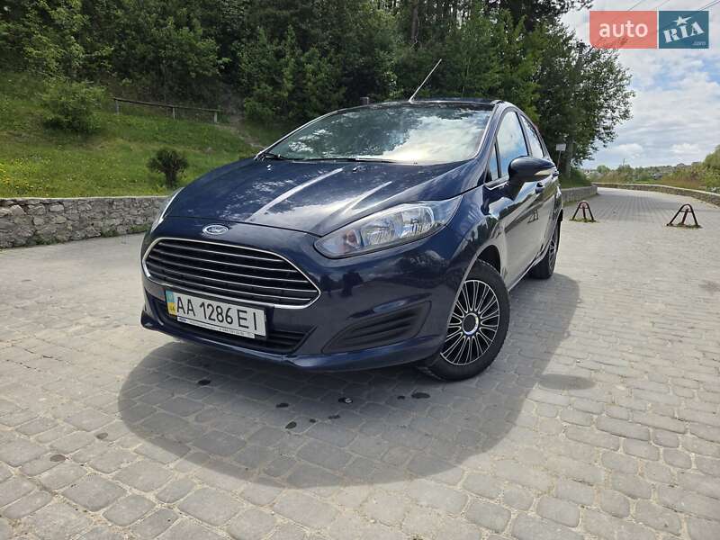 Хэтчбек Ford Fiesta 2013 в Шумске
