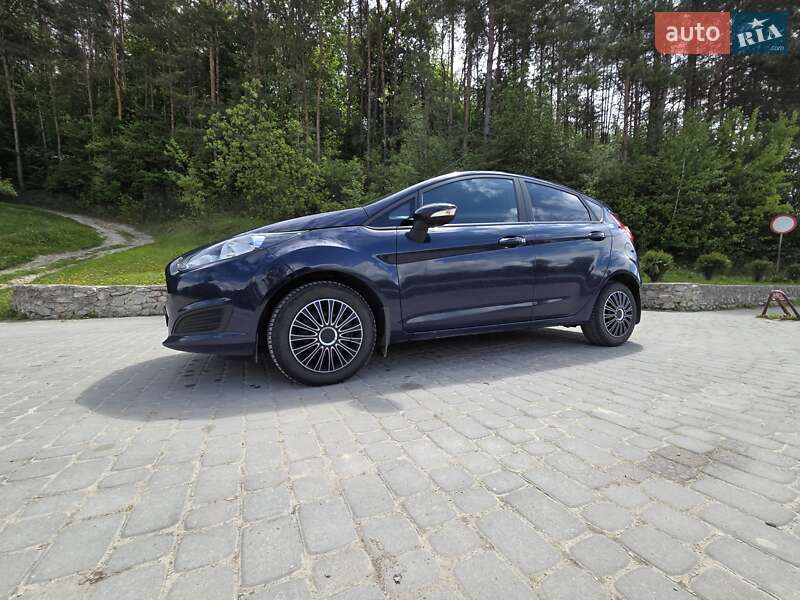 Хэтчбек Ford Fiesta 2013 в Шумске