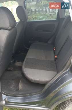 Хэтчбек Ford Fiesta 2006 в 