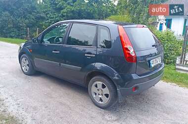 Хэтчбек Ford Fiesta 2006 в 