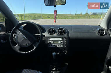 Хетчбек Ford Fiesta 2004 в 