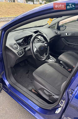 Хэтчбек Ford Fiesta 2015 в 