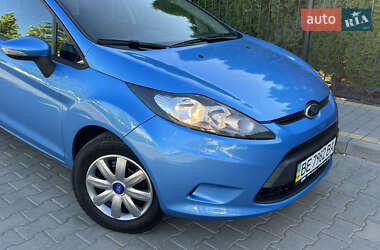 Хэтчбек Ford Fiesta 2012 в 