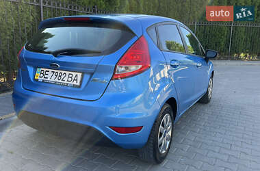 Хэтчбек Ford Fiesta 2012 в 