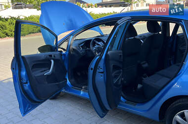 Хэтчбек Ford Fiesta 2012 в 