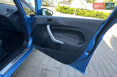 Хэтчбек Ford Fiesta 2012 в 