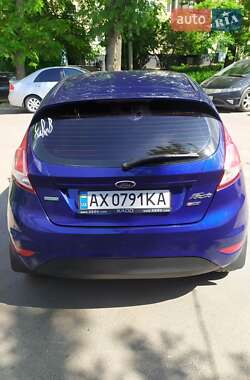 Хэтчбек Ford Fiesta 2016 в 
