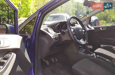 Хэтчбек Ford Fiesta 2016 в 