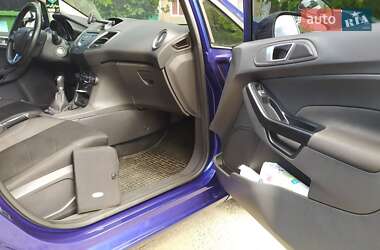 Хэтчбек Ford Fiesta 2016 в 