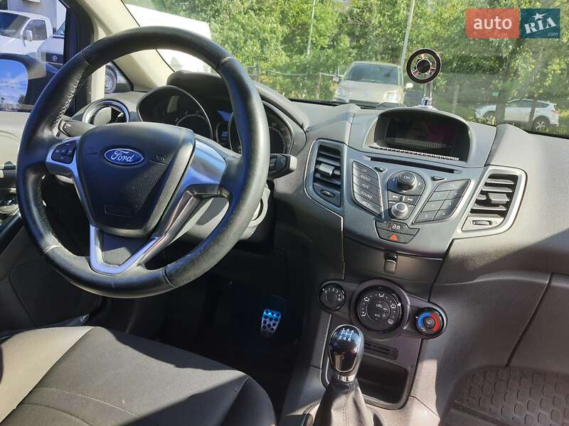 Хэтчбек Ford Fiesta 2013 в Киеве