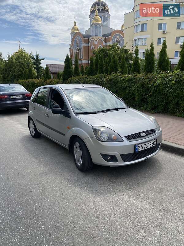 Хэтчбек Ford Fiesta 2008 в 